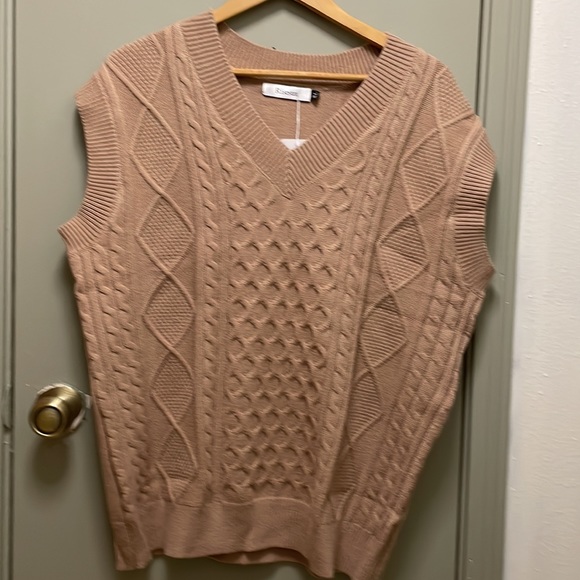 Women's V-Neck Cable Knit Sweater Vest - Tan - Picture 7 of 8